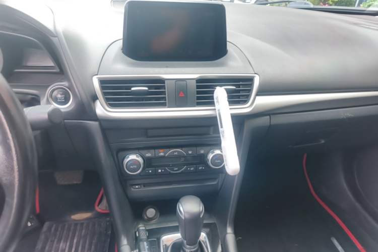 Used Mazda 3 Axela 2017 Sedan 1.5L Automatic Luxury Model Emission Standard China V Audio And AC Panel