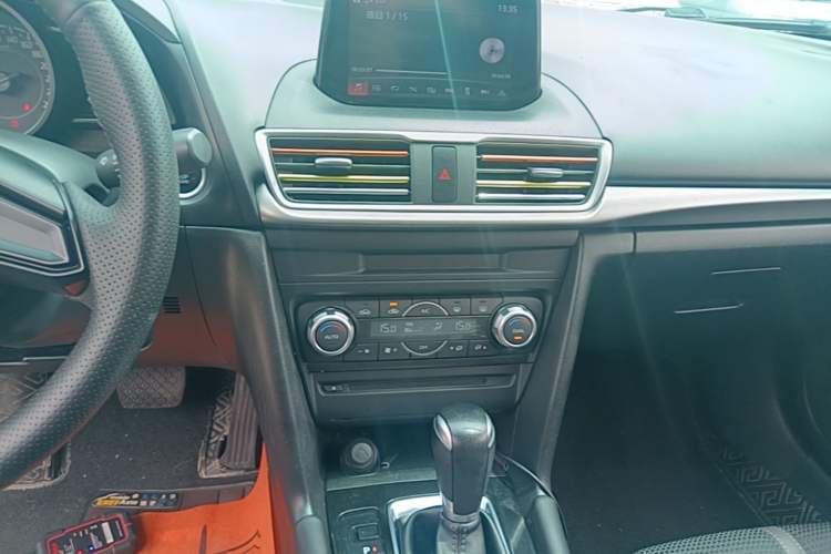 Used Mazda 3 Axela 2017 Sedan 1.5L Automatic Luxury Model Emission Standard China V Audio And AC Panel