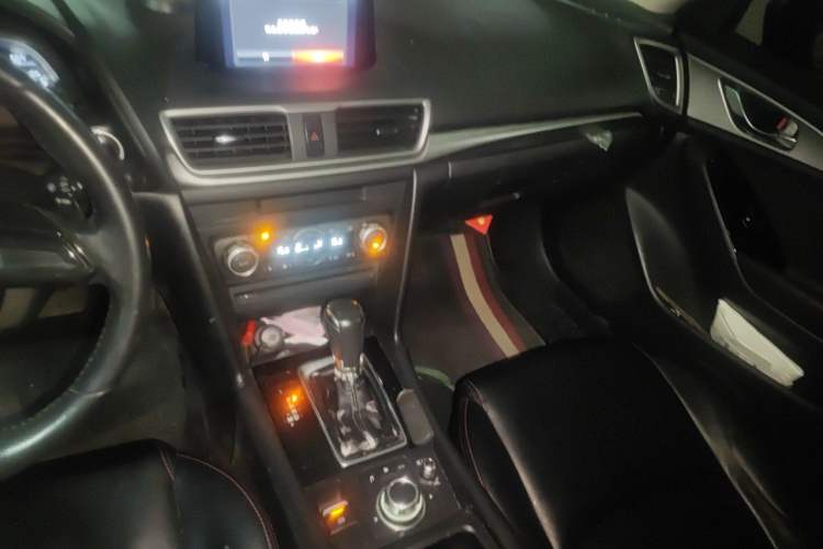 Used Mazda 3 Axela 2017 Hatchback 2.0L Automatic Luxury Model Emission Standard China V Audio And AC Panel
