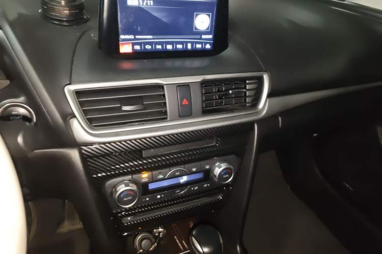 Used Mazda 3 Axela 2017 Sedan 1.5L Automatic Luxury Model Emission Standard China V Audio And AC Panel