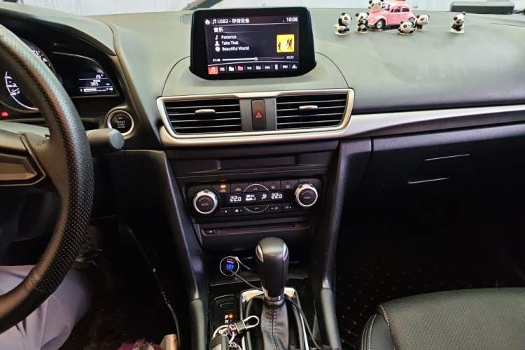 Used Mazda 3 Axela 2017 Sedan 1.5L Automatic Luxury Model China VI Standard Audio And AC Panel