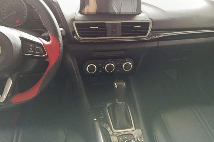 Used Mazda 3 Axela 2017 Hatchback 1.5L Automatic Comfort Model Emission Standard China V Audio And AC Panel