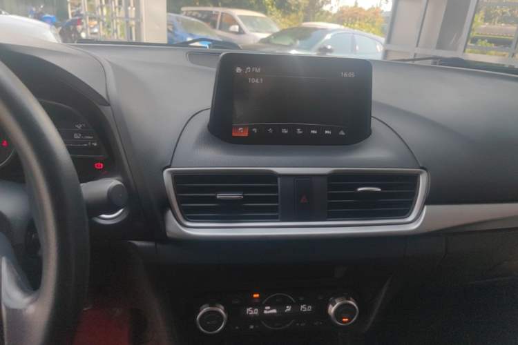 Used Mazda 3 Axela 2017 Sedan 1.5L Manual Luxury Model China VI Standard Audio And AC Panel