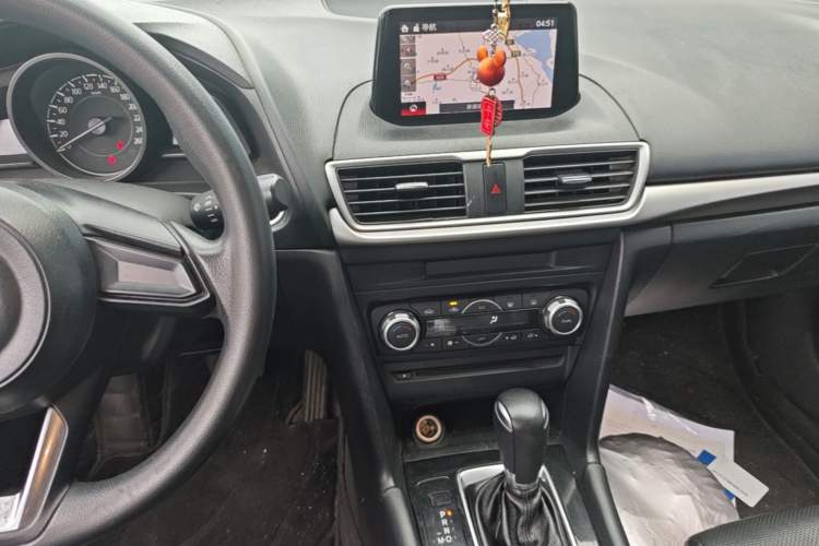 Used Mazda 3 Axela 2017 Sedan 1.5L Automatic Luxury Model Emission Standard China V Audio And AC Panel