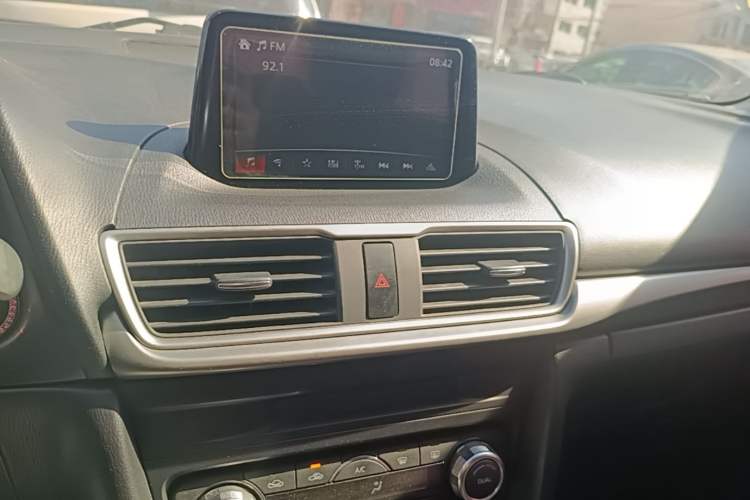 Used Mazda 3 Axela 2017 Sedan 1.5L Automatic Luxury Model Emission Standard China V Audio And AC Panel