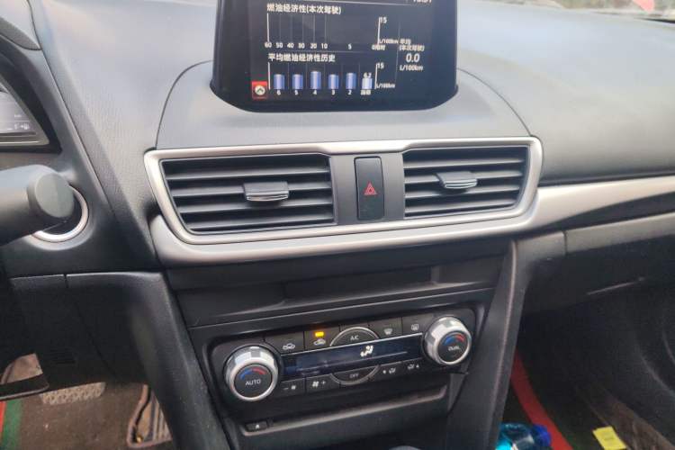 Used Mazda 3 Axela 2017 Sedan 1.5L Automatic Luxury Model Emission Standard China V Audio And AC Panel