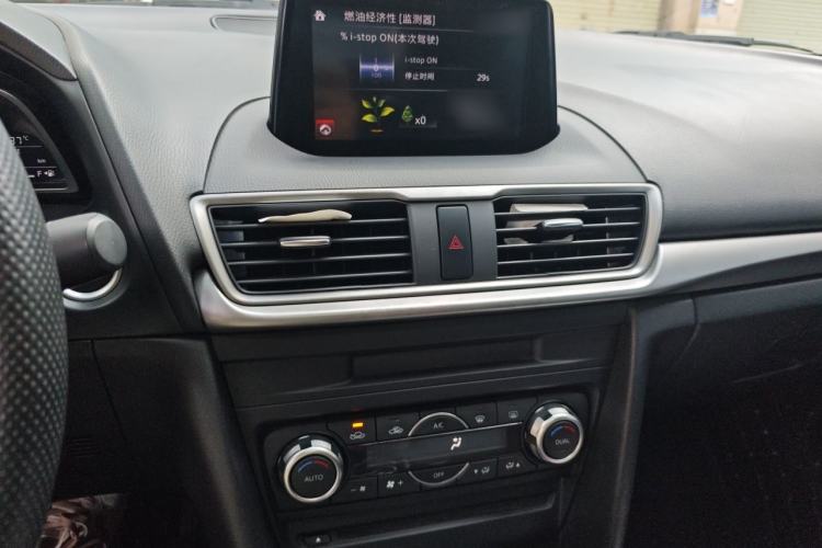 Used Mazda 3 Axela 2017 Sedan 1.5L Automatic Luxury Model China VI Standard Audio And AC Panel