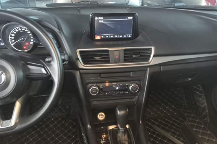 Used Mazda 3 Axela 2017 Sedan 1.5L Automatic Luxury Model Emission Standard China V Audio And AC Panel