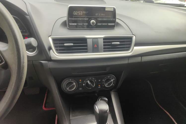 Used Mazda 3 Axela 2017 Hatchback 1.5L Automatic Comfort Model China VI Standard Audio And AC Panel