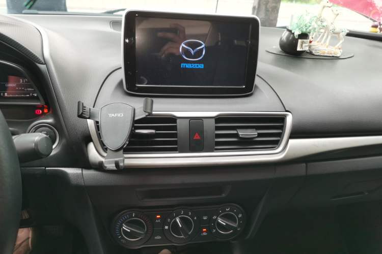 Used Mazda 3 Axela 2017 Sedan 1.5L Automatic Luxury Model Emission Standard China V Audio And AC Panel