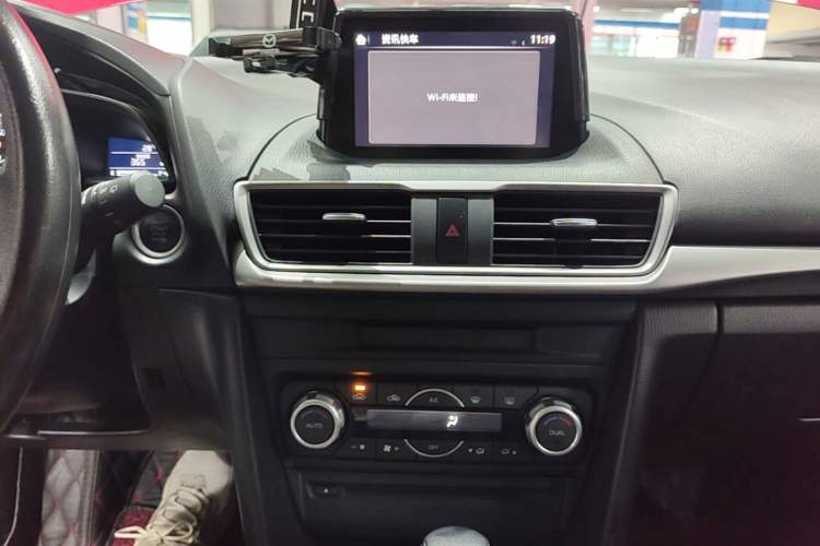 Used Mazda 3 Axela 2017 Hatchback 1.5L Automatic Luxury Model Emission Standard China V Audio And AC Panel