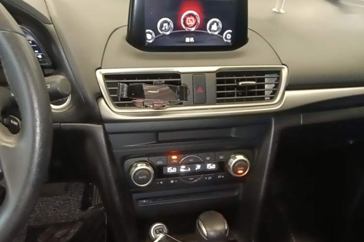 Used Mazda 3 Axela 2017 Hatchback 2.0L Automatic Luxury Model Emission Standard China V Audio And AC Panel