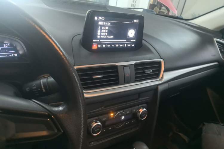 Used Mazda 3 Axela 2017 Sedan 1.5L Automatic Luxury Model Emission Standard China V Audio And AC Panel