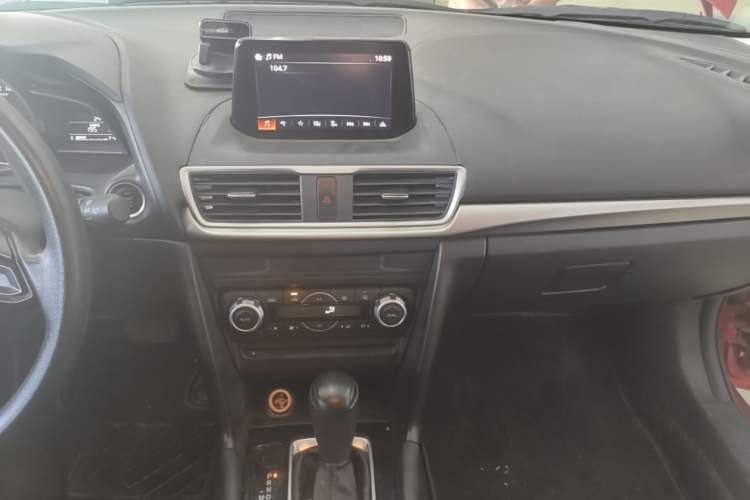 Used Mazda 3 Axela 2017 Hatchback 1.5L Automatic Luxury Model Emission Standard China V Audio And AC Panel