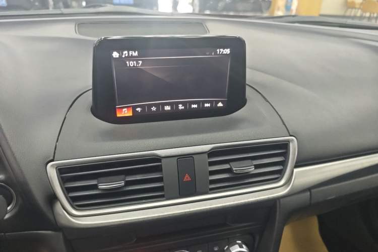Used Mazda 3 Axela 2017 Sedan 1.5L Automatic Luxury Model Emission Standard China V Audio And AC Panel