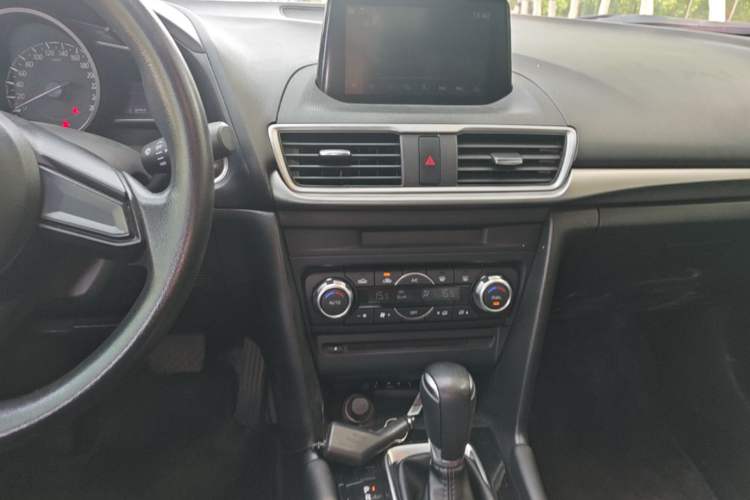 Used Mazda 3 Axela 2017 Sedan 1.5L Automatic Luxury Model Emission Standard China V Audio And AC Panel