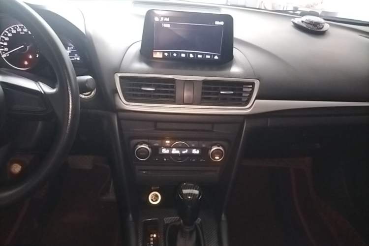 Used Mazda 3 Axela 2017 Sedan 1.5L Automatic Luxury Model Emission Standard China V Audio And AC Panel