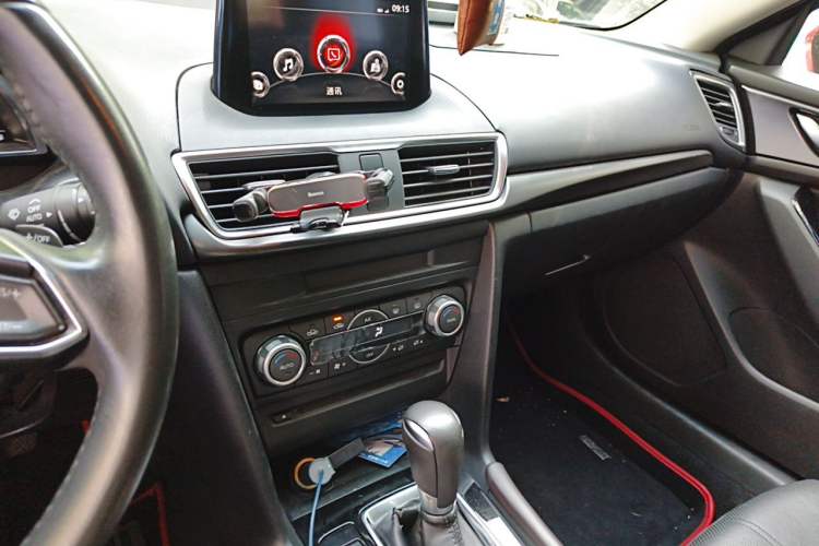 Used Mazda 3 Axela 2017 Hatchback 2.0L Automatic Sport Model China V Emission Standard Audio And AC Panel