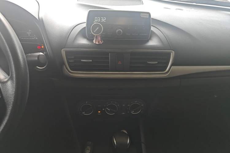Used Mazda 3 Axela 2017 Sedan 1.5L Automatic Comfort Model China VI Standard Audio And AC Panel