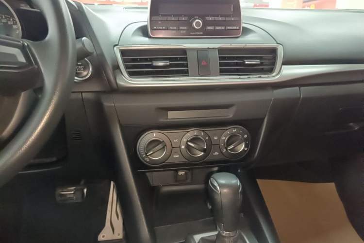 Used Mazda 3 Axela 2017 Hatchback 1.5L Automatic Comfort Model Emission Standard China V Audio And AC Panel