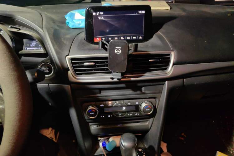 Used Mazda 3 Axela 2017 Sedan 1.5L Automatic Luxury Model Emission Standard China V Audio And AC Panel