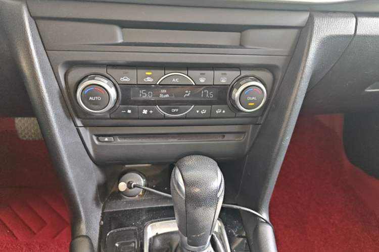 Used Mazda 3 Axela 2017 Sedan 1.5L Automatic Luxury Model Emission Standard China V Audio And AC Panel