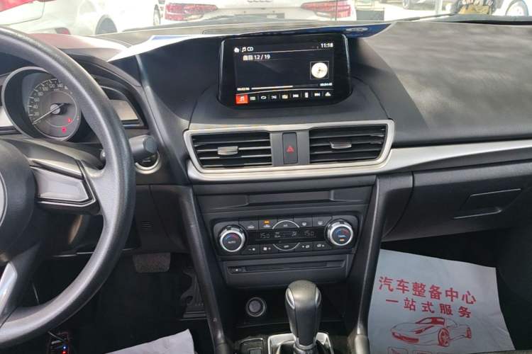 Used Mazda 3 Axela 2017 Sedan 1.5L Automatic Luxury Model China VI Standard Audio And AC Panel