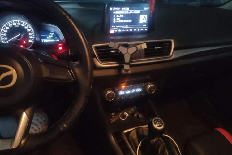 Used Mazda 3 Axela 2017 Sedan 1.5L Manual Luxury Model Emission Standard China V Audio And AC Panel