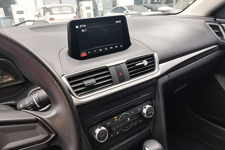 Used Mazda 3 Axela 2017 Sedan 1.5L Automatic Luxury Model Emission Standard China V Audio And AC Panel