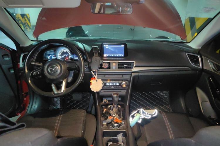 Used Mazda 3 Axela 2017 Sedan 1.5L Automatic Luxury Model China VI Standard Center Console