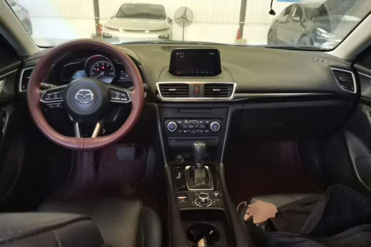 Used Mazda 3 Axela 2017 Sedan 2.0L Automatic Flagship Model China V Standard Center Console
