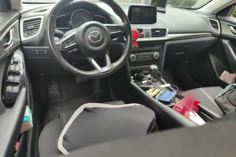Used Mazda 3 Axela 2017 Hatchback 2.0L Automatic Luxury Model China VI Standard Center Console