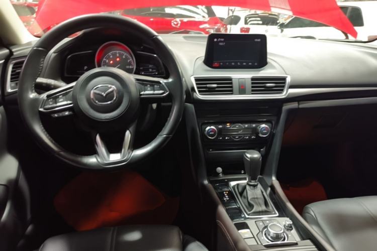 Used Mazda 3 Axela 2017 Hatchback 2.0L Automatic Sport Model China V Emission Standard Center Console