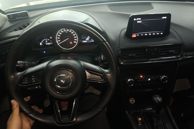 Used Mazda 3 Axela 2017 Hatchback 2.0L Automatic Luxury Model Emission Standard China V Center Console