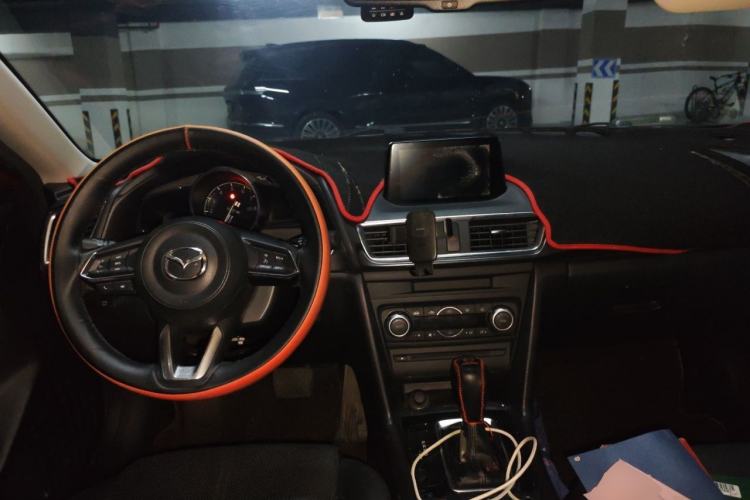 Used Mazda 3 Axela 2017 Hatchback 2.0L Automatic Sport Model China V Emission Standard Center Console