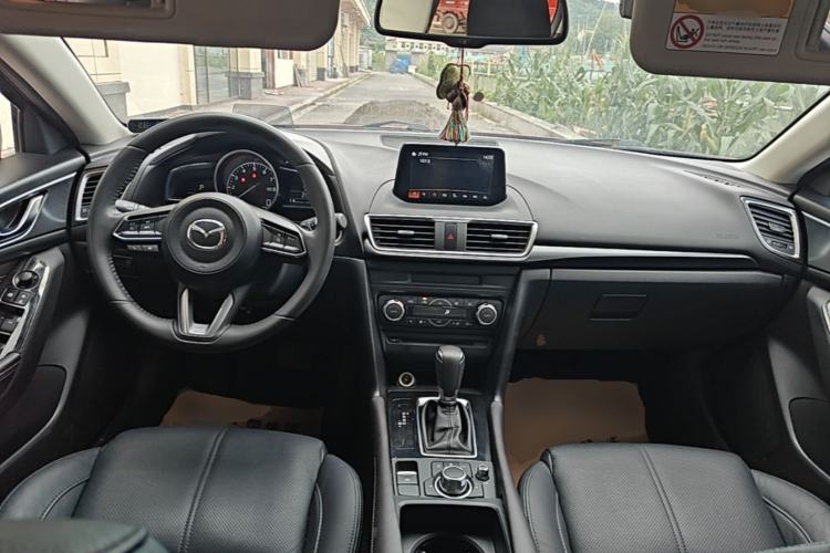 Used Mazda 3 Axela 2017 Hatchback 2.0L Automatic Sport Model China V Emission Standard Center Console
