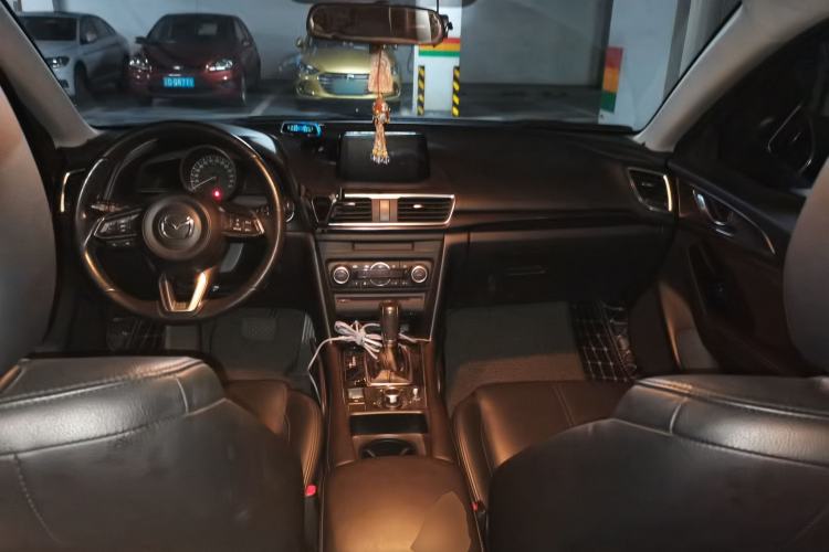 Used Mazda 3 Axela 2017 Sedan 2.0L Automatic Prestige Model China VI Standard Center Console
