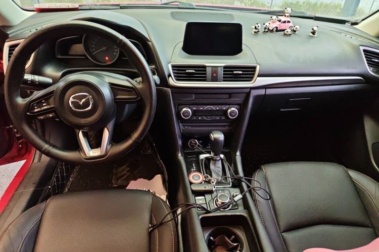 Used Mazda 3 Axela 2017 Sedan 1.5L Automatic Luxury Model China VI Standard Center Console