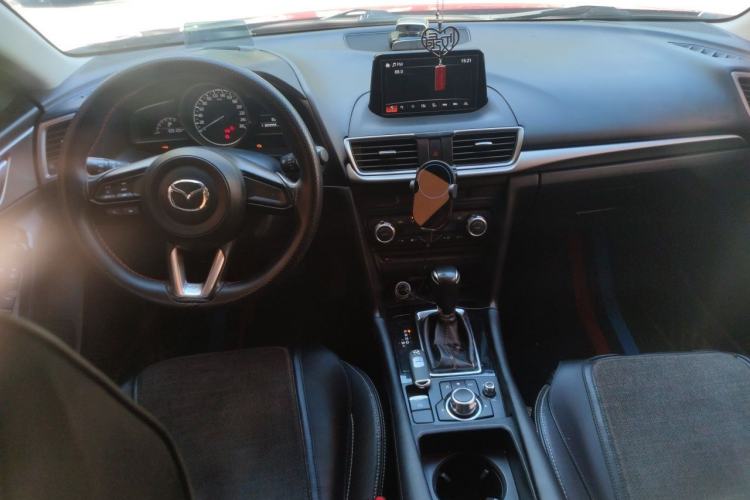 Used Mazda 3 Axela 2017 Hatchback 1.5L Automatic Luxury Model Emission Standard China V Center Console