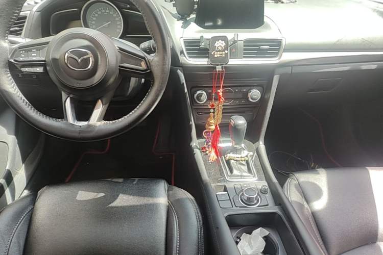 Used Mazda 3 Axela 2017 Sedan 1.5L Automatic Luxury Model Emission Standard China V Center Console