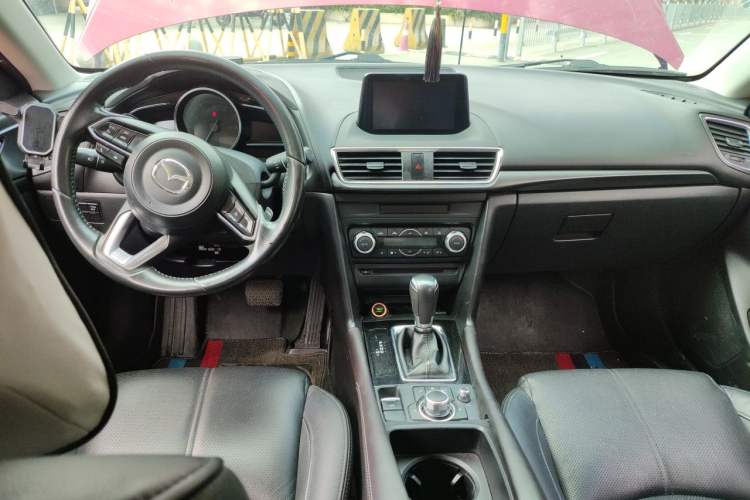 Used Mazda 3 Axela 2017 Hatchback 2.0L Automatic Sport Model China V Emission Standard Center Console