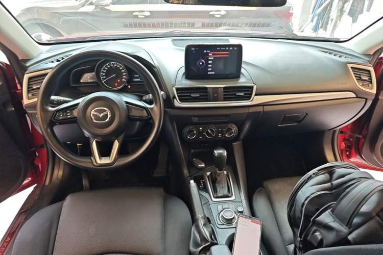 Used Mazda 3 Axela 2017 Sedan 1.5L Automatic Comfort Model China VI Standard Center Console