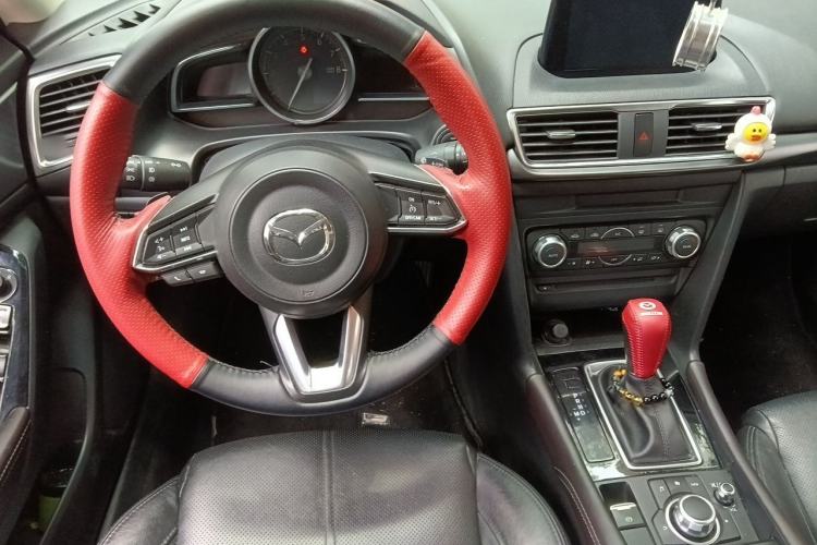Used Mazda 3 Axela 2017 Hatchback 2.0L Automatic Sport Model China V Emission Standard Center Console