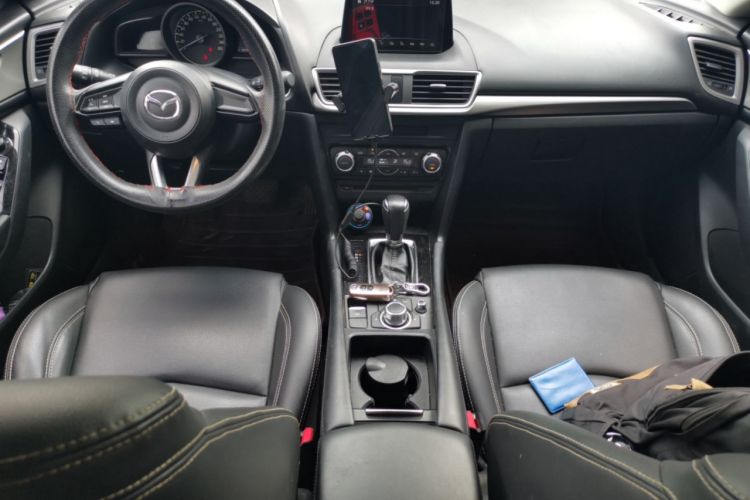 Used Mazda 3 Axela 2017 Hatchback 1.5L Automatic Luxury Model Emission Standard China V Center Console