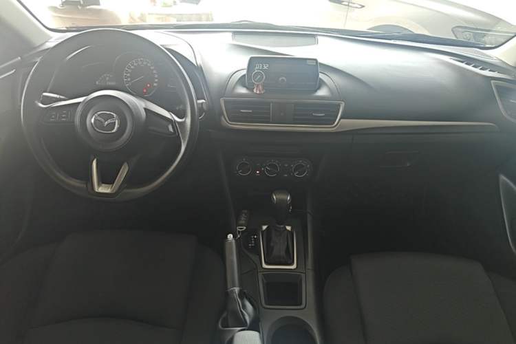 Used Mazda 3 Axela 2017 Sedan 1.5L Automatic Comfort Model China VI Standard Center Console