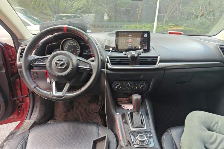 Used Mazda 3 Axela 2017 Sedan 1.5L Automatic Comfort Model Emission Standard China V Center Console
