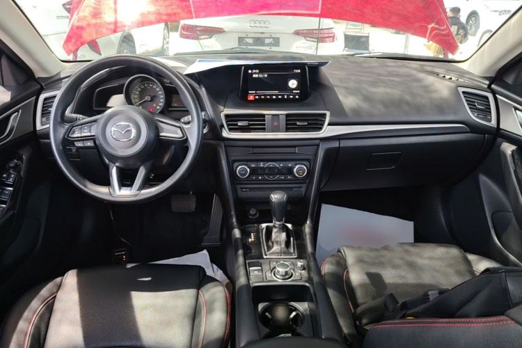 Used Mazda 3 Axela 2017 Sedan 1.5L Automatic Luxury Model China VI Standard Center Console