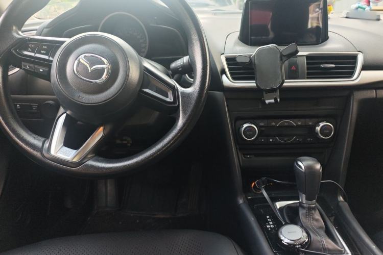 Used Mazda 3 Axela 2017 Sedan 1.5L Automatic Luxury Model China VI Standard Center Console