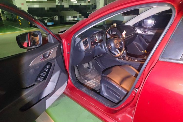 Used Mazda 3 Axela 2017 Hatchback 1.5L Automatic Luxury Model Emission Standard China V Driver Seat