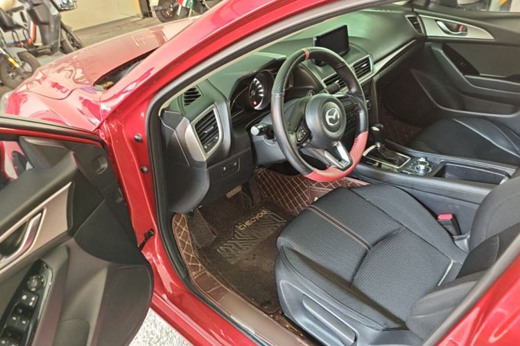 Used Mazda 3 Axela 2017 Sedan 1.5L Automatic Luxury Model Emission Standard China V Driver Seat